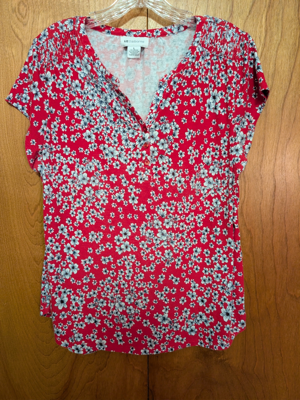 Liz Claiborne Red Floral V-Neck Short Sleeve Top